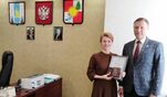 Глава администрации Томаринского муниципального округа Ольга Манжара награждена нагрудным знаком Федерации Независимых Профсоюзов России &laquo;За содружество&raquo;