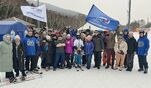 Активисты Сахалинского филиала РТРС организовали массовый спуск на лыжах с высоты 780 метров одной из пяти захватывающих трасс горы &laquo;Красная&raquo;